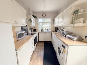 KITCHEN- click for photo gallery